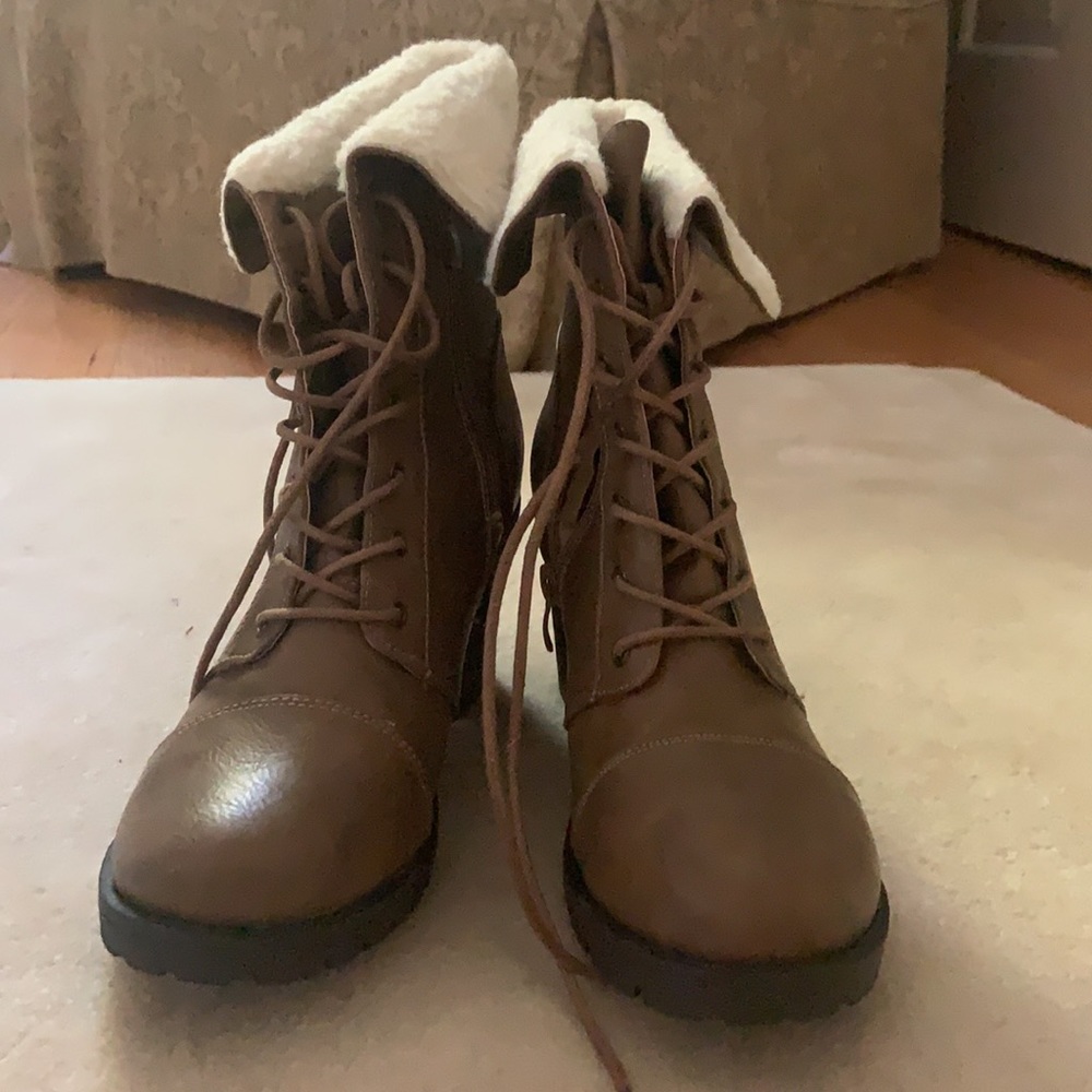 NEVER WORN heeled cozy winter boots